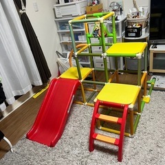 アンパンマン ジャングルジム(黄色の板3枚あります).ブランコありの画像