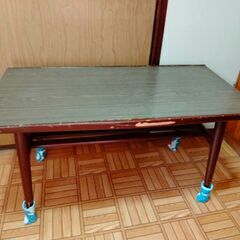 レトロな昭和のテーブル　中古　送料が高いので取りにこれる方限定