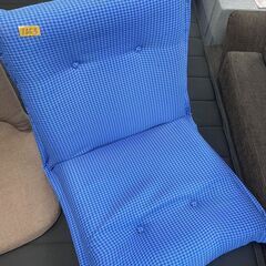 リサイクルショップどりーむ天保山店　No1663 座椅子　青　シンプルで使いやすい🎵の画像
