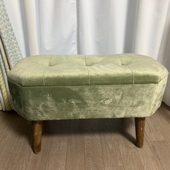 美品！脚付き収納スツールの画像