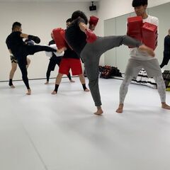 キックボクシングには、ダイエットやストレス解消、体力向上、肩こり解消などの効果が期待できます♪津田沼、飯山満、北習志野、八千代緑が丘からも通えます！の画像