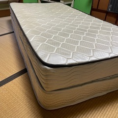ベッドフレームとニトリベッドマットレス2枚付の画像