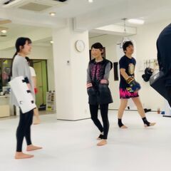 キックボクシングには、ダイエットやストレス解消、体力向上、肩こり解消などの効果が期待できます♪津田沼、飯山満、北習志野、八千代緑が丘からも通えます！の画像