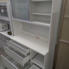 ジモティー見た！で5%OFF【キッチンボード】 高橋木工所 レンジボード 食器棚 カップボード スモークガラス スライド扉 ソフトクローズ モイス加工:ホワイトの画像