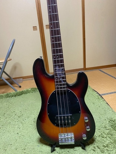 ミュージックマンタイプのアクティブベースです