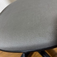 出品5月末まで椅子の画像