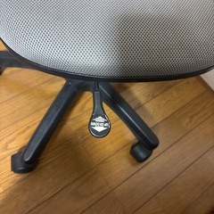 出品5月末まで椅子の画像