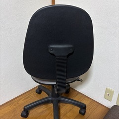 出品5月末まで椅子の画像