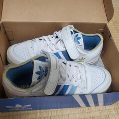 adidas 26cmの画像