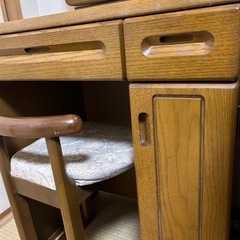 ドレッサー椅子付きの画像