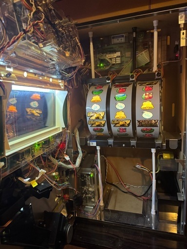 コイン不要機付きパチスロモンスターハンター初代実機
