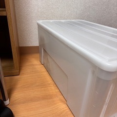 【直接引き取ってくれる方】衣装ケース2つの画像