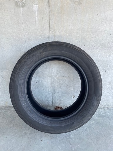 サマータイヤ　ヨコハマ　アドバンV03  225/60/18 アルファード新車外し