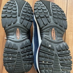 【値下げした】SKECHERS 厚底 レディーススニーカーの画像