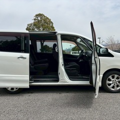 8人乗り☆月々1.1万円〜分割払い可❗️車検2年付き！大人気☆日産 セレナ ハイウェイスター☆8人乗り☆Bluetooth対応ナビ☆走行中DVD見れます☆ETC☆バックカメラ☆ドラレコ付きのフル装備☆両側電動スライドドア☆クルーズコントロール搭載☆ウィンカーミラー☆フル装備☆事故修復歴無し車内広々三列シート‼️の画像