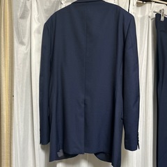 深いブルー　渋い大人のビジネススーツの画像