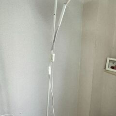 【フロアライト】2灯タイプ 白 シンプルな間接照明 スタンドライトの画像
