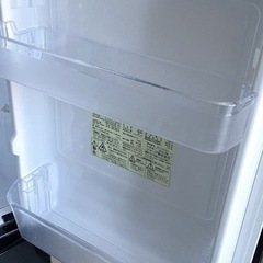 冷蔵庫【配達無料お届け設置出来ます💫都内近郊🚚】✨どっちでもドア採用💫信頼のSHARP製✨便利！どっちでもドア💫除菌クリーニング済の極美品✨他にも冷蔵庫.洗濯機.電子レンジ.オーブン電子レンジ.炊飯器.テーブル&椅子.机&チェアー.ベット&マットレス.ドレッサーなど多種多様な美品が有ります✨お気軽にお問い合わせ下さい💫の画像