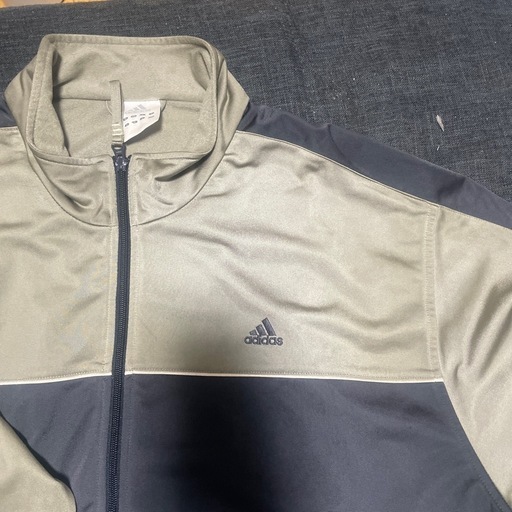 adidasトラックジャケット