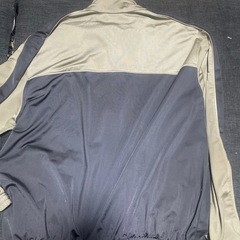 adidasトラックジャケットの画像