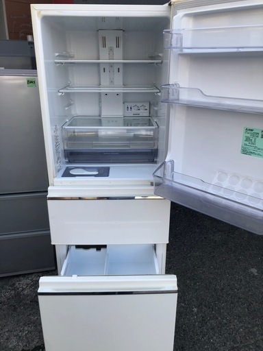NO B141 ?福岡市内配送設置無料✨?MR-CX33A-W 冷蔵庫 パールホワイト [330L /3ドア /右開きタイプ]