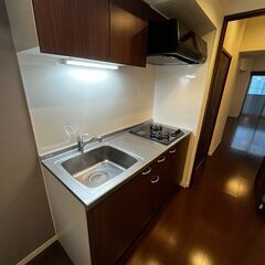 🤩竹橋駅・破格の初期費用🤩■（コンビニ）セブンイレブン 徒歩1分 ■（コンビニ）ミニストップ 徒歩2分 ■（スーパー）サミットストア 徒歩4分 ■（病院）ライフ千代田クリニック 徒歩3分 ■（薬局）ココカラファイン 徒歩6分 ■（カフェ）HASSO CAFF with PRONTO 徒歩3分 ■（公園）北の丸公園 徒歩13分 ■（フィットネス）9hランニングステーション 徒歩1分 − 東京都