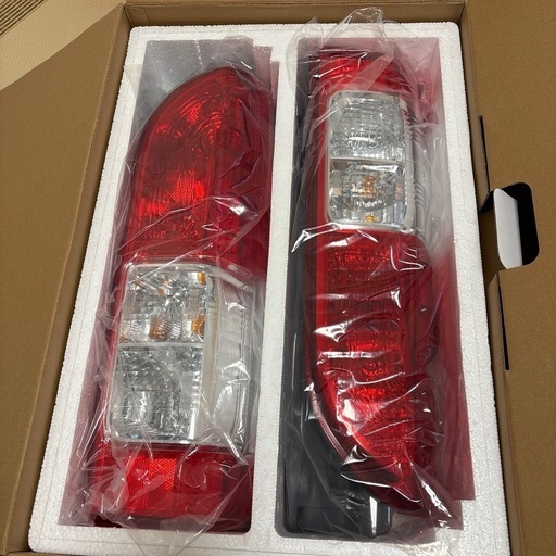 ハイエース8型テールランプ