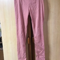 ユニクロ　　レギンスパンツ　サーモンピンク