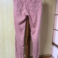 ユニクロ　　レギンスパンツ　サーモンピンクの画像