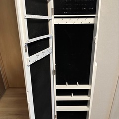 アクセサリー収納付きスタンドミラーの画像