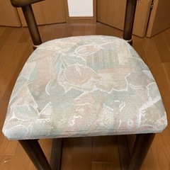 化粧台用椅子の画像