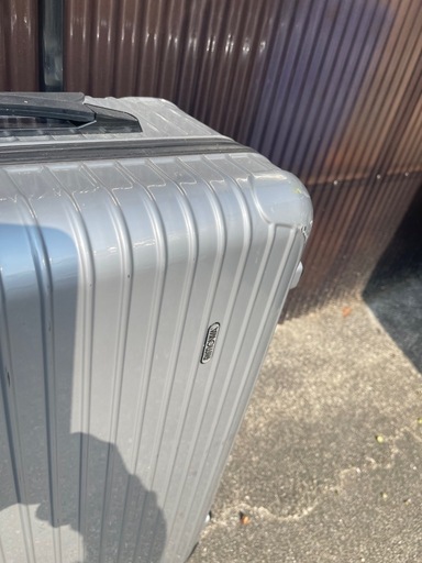 リモワの高級スーツケース　中型