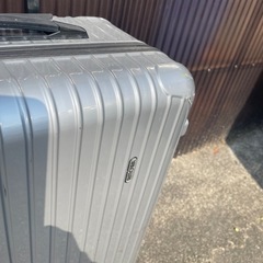 リモワの高級スーツケース　中型の画像