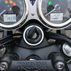 triumph bonneville T120 black jet black　ﾄﾗｲｱﾝﾌ　ﾎﾞﾝﾈﾋﾞﾙ　T120　ﾌﾞﾗｯｸ　ｼﾞｪｯﾄﾌﾞﾗｯｸの画像