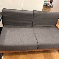 差し上げます・オシャレな2人掛けソファ の画像