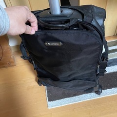 SUNCOのリュックにもなるスーツケースの画像