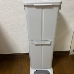 【お値下げしました🌟】ペダル式ゴミ箱　ダストボックス　ゴミ箱 