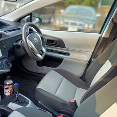 新価格　人気！ザ・エコカー アクア。　ガソリン高いから重宝しますねー  社外故障保証を1年付けます！の画像