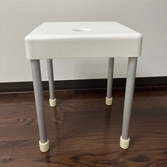 中古★ニトリ軽くて洗いやすいアルミ脚 抗菌風呂いすの画像