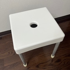 中古★ニトリ軽くて洗いやすいアルミ脚 抗菌風呂いすの画像
