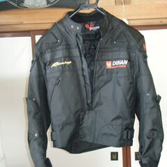 バイクスーツ