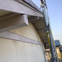 初めまして塗装更新中。外壁塗装4回塗り完了！木部塗装中です‼️ - リフォーム