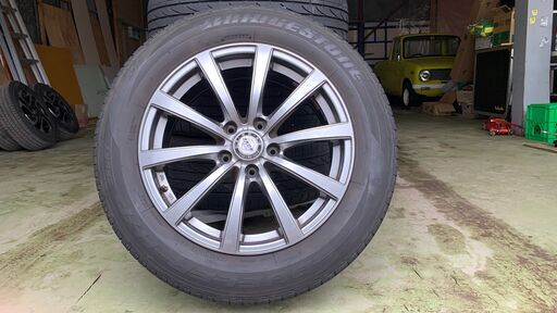タイヤ・ホイールセット215/60R17 (kuro) 夕張の車のパーツの
