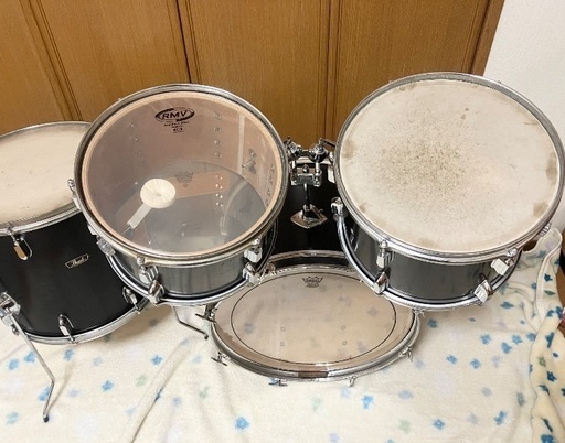 Pearlのビンテージドラムセット (やま) 富山の打楽器、ドラムの Pearlのビンテージドラムセット (やま) 富山の打楽器、ドラムの