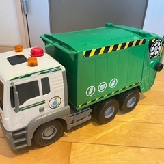 ゴミ収集車　トラック