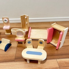 ドールハウス　　人形、家具の画像