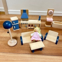 ドールハウス　　人形、家具の画像