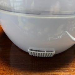 7色に光る超音波式加湿器の画像