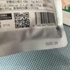 ノークッシング✖️2.8袋、歯磨きガム、犬心　糖＆脂コントロール　0.8袋、ササミ入りガム　ディンゴ　1.5袋、犬用缶詰　1缶の画像
