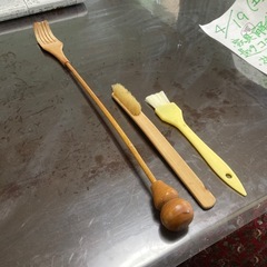 孫の手とブラシとハケ